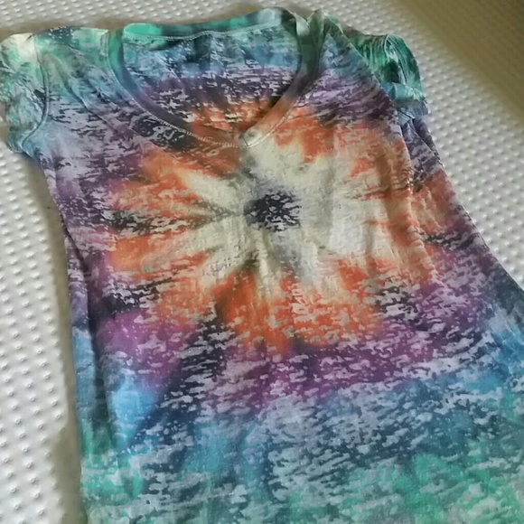 Sunburst tie dye v neck tee/shirt - Picture 2 of 4